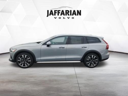 2026 Volvo V60 Cross Country B5 Ultra