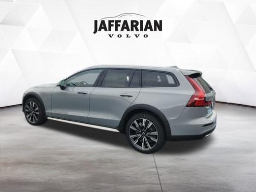 2026 Volvo V60 Cross Country B5 Ultra