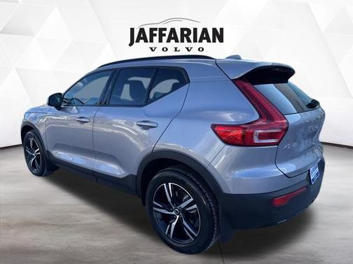 2026 Volvo XC40 B5 Core
