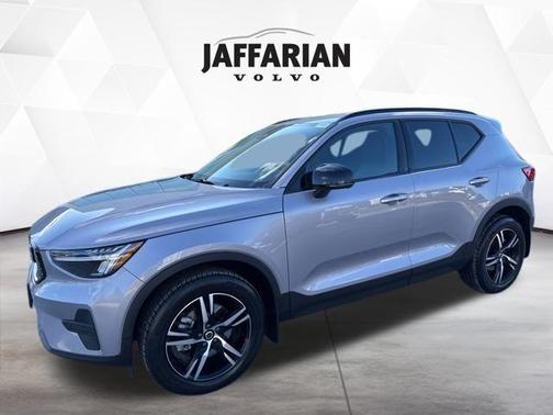 2026 Volvo XC40 B5 Core