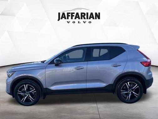 2026 Volvo XC40 B5 Core