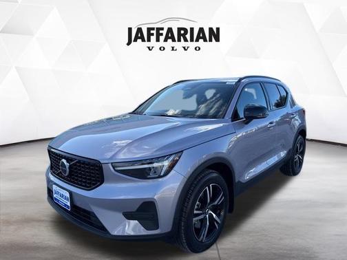 2026 Volvo XC40 B5 Core