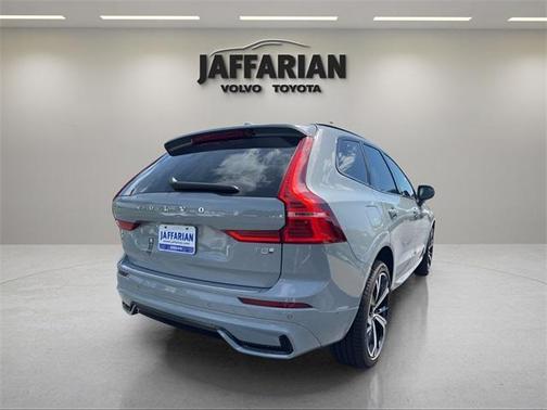 2025 Volvo XC60 Plug-In Hybrid T8 Ultra