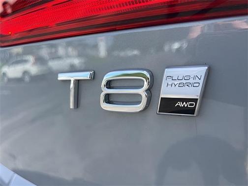 2025 Volvo XC60 Plug-In Hybrid T8 Ultra