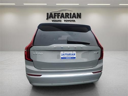 2025 Volvo XC90 B6 Plus 7-Seater