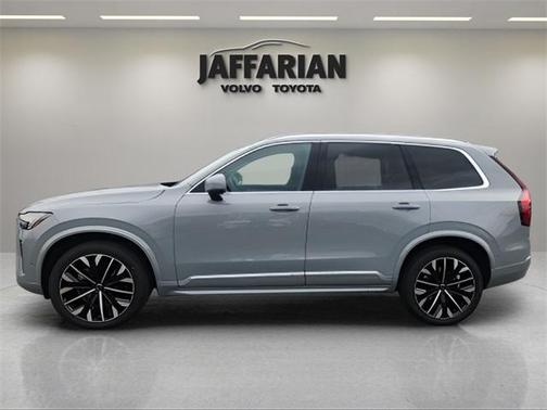 2025 Volvo XC90 B6 Plus 7-Seater