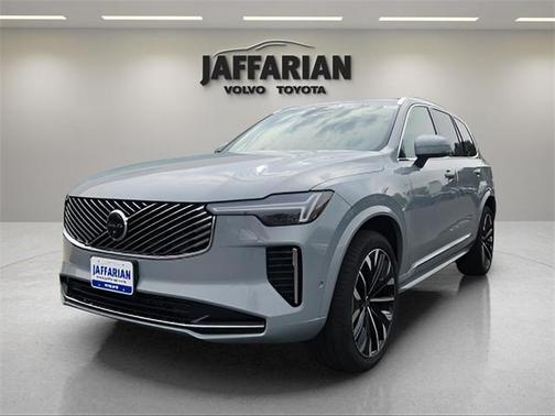 2025 Volvo XC90 B6 Plus 7-Seater