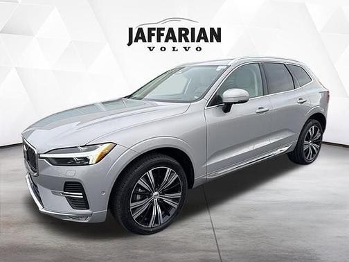 2023 Volvo XC60 B5 Ultimate Bright Theme