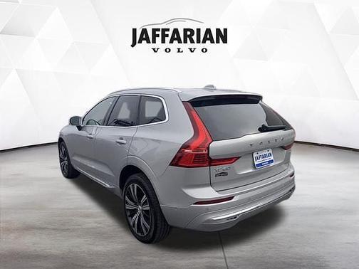 2023 Volvo XC60 B5 Ultimate Bright Theme