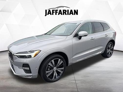 Silver Dawn 2023 Volvo XC60 B5 Ultimate Bright Theme