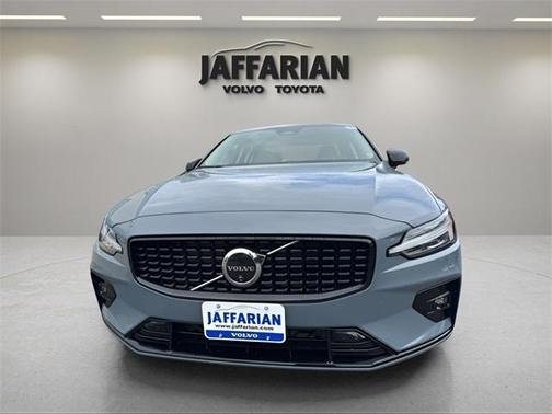 2024 Volvo S60 B5 Ultimate Dark Theme