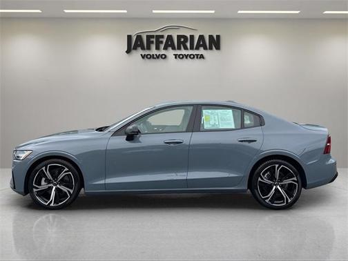 2024 Volvo S60 B5 Ultimate Dark Theme