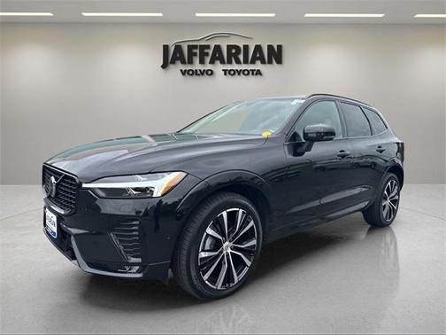2023 Volvo XC60 B5 Plus Dark Theme