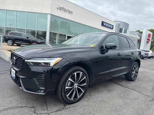 2023 Volvo XC60 B5 Plus Dark Theme