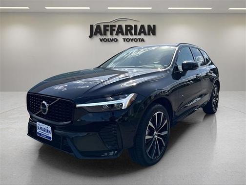 2023 Volvo XC60 B5 Plus Dark Theme