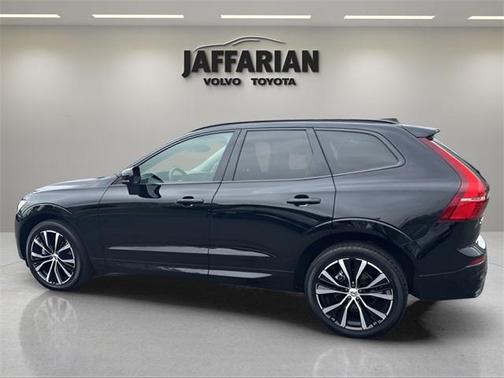 2023 Volvo XC60 B5 Plus Dark Theme