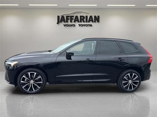2023 Volvo XC60 B5 Plus Dark Theme