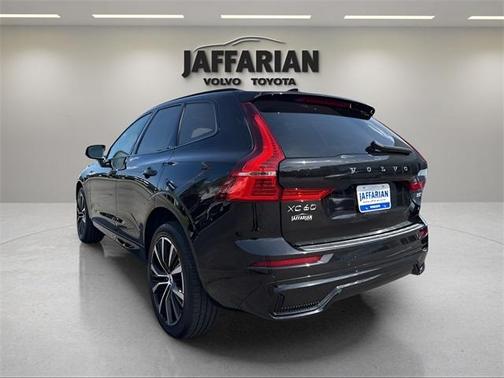 2023 Volvo XC60 B5 Plus Dark Theme