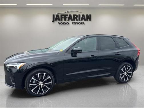 2023 Volvo XC60 B5 Plus Dark Theme