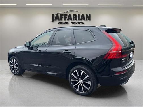 2023 Volvo XC60 B5 Plus Dark Theme