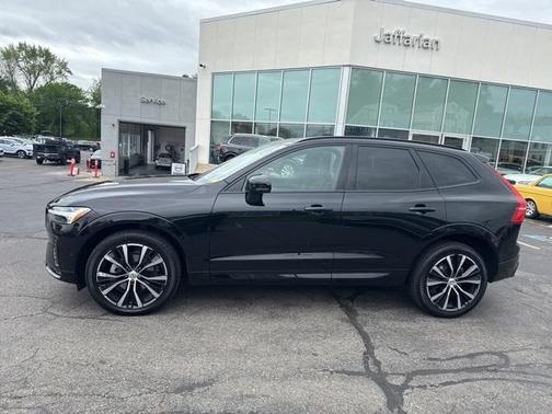 2023 Volvo XC60 B5 Plus Dark Theme