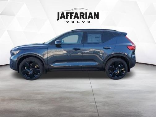 2026 Volvo XC40 B5 Ultra Black Edition
