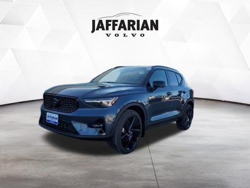 2026 Volvo XC40 B5 Ultra Black Edition