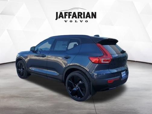 2026 Volvo XC40 B5 Ultra Black Edition