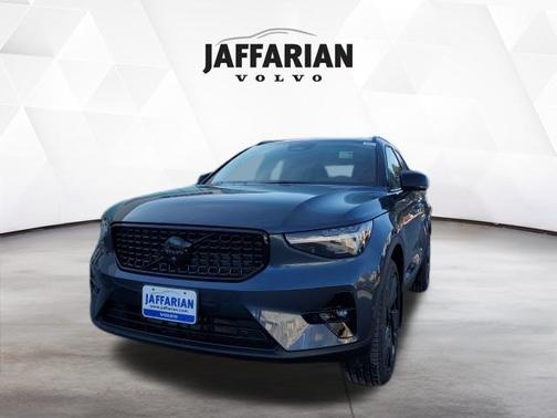 2026 Volvo XC40 B5 Ultra Black Edition