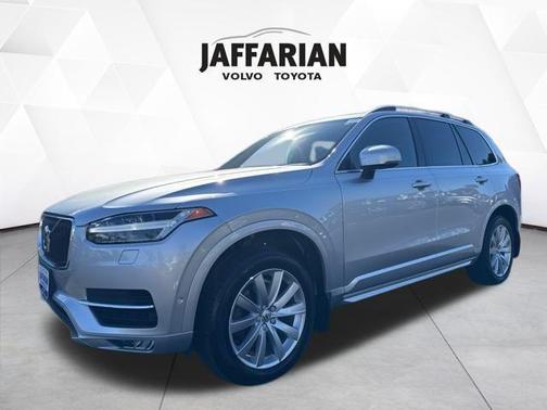 2018 Volvo XC90 T6 Momentum