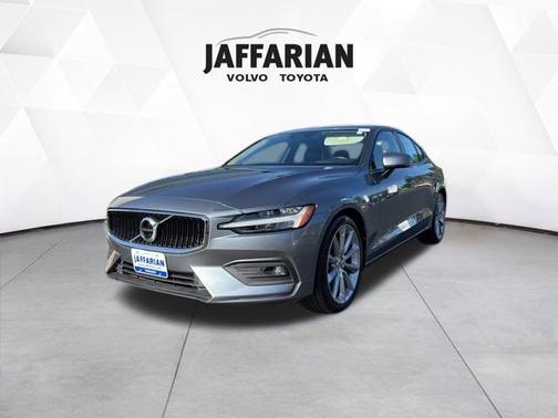 2021 Volvo S60 T6 Momentum