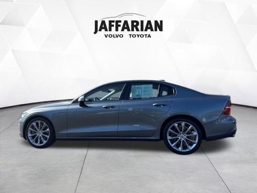 2021 Volvo S60 T6 Momentum
