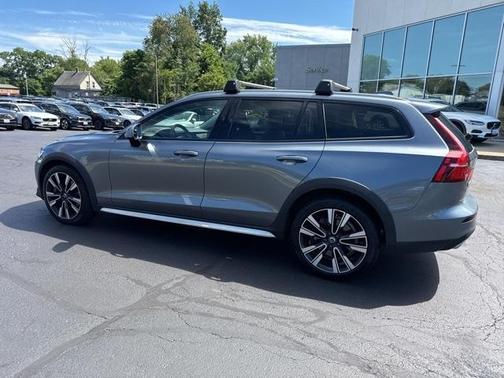 2020 Volvo V60 Cross Country T5