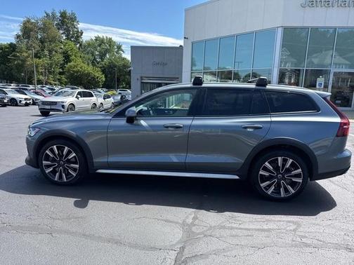2020 Volvo V60 Cross Country T5
