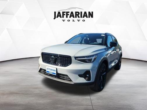 2026 Volvo XC40 B5 Ultra Black Edition