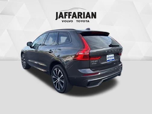 2023 Volvo XC60 B5 Plus Dark Theme