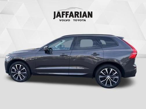 2023 Volvo XC60 B5 Plus Dark Theme