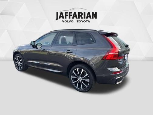 2023 Volvo XC60 B5 Plus Dark Theme