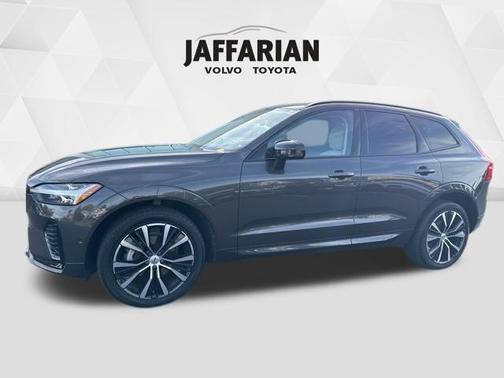 2023 Volvo XC60 B5 Plus Dark Theme
