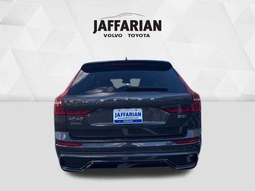 2023 Volvo XC60 B5 Plus Dark Theme
