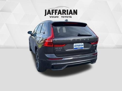 2023 Volvo XC60 B5 Plus Dark Theme