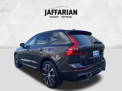 2023 Volvo XC60 B5 Plus Dark Theme