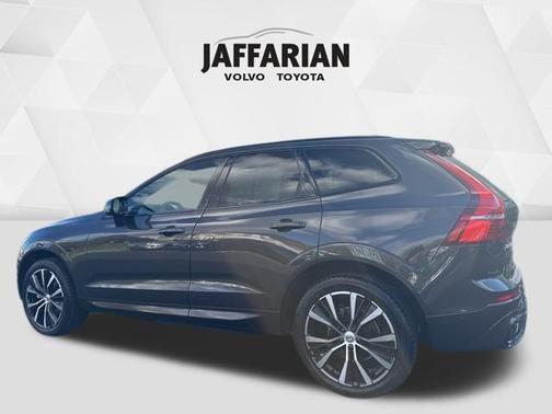 2023 Volvo XC60 B5 Plus Dark Theme