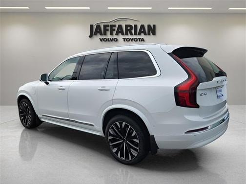 2025 Volvo XC90 Plug-In Hybrid T8 Ultra 6-Seater