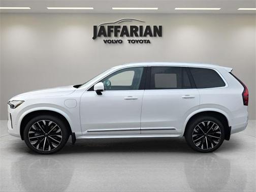 2025 Volvo XC90 Plug-In Hybrid T8 Ultra 6-Seater