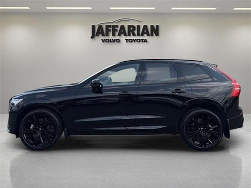 2025 Volvo XC60 B5 Ultra Black Edition