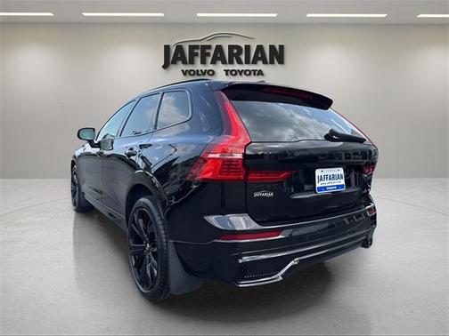 2025 Volvo XC60 B5 Ultra Black Edition