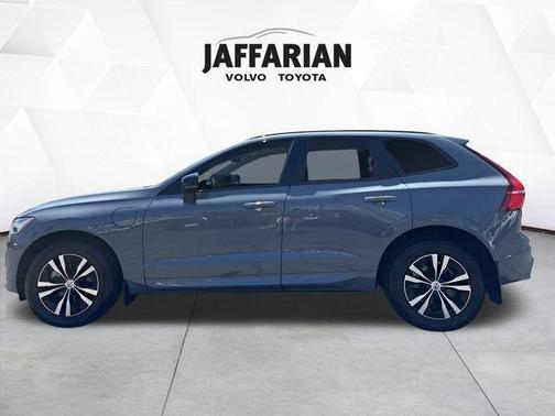 2024 Volvo XC60 Recharge Plug-In Hybrid T8 Core Dark Theme