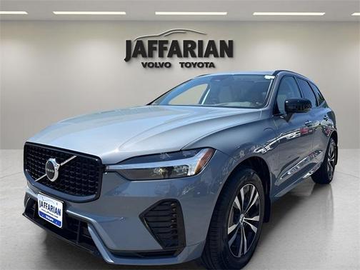 2024 Volvo XC60 Recharge Plug-In Hybrid T8 Core Dark Theme