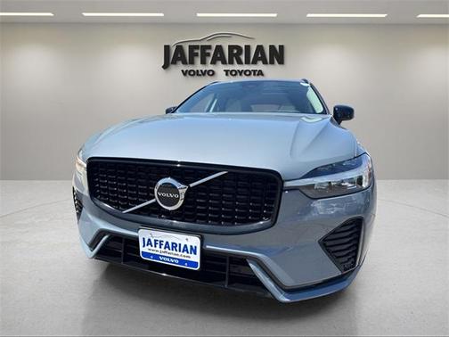2024 Volvo XC60 Recharge Plug-In Hybrid T8 Core Dark Theme